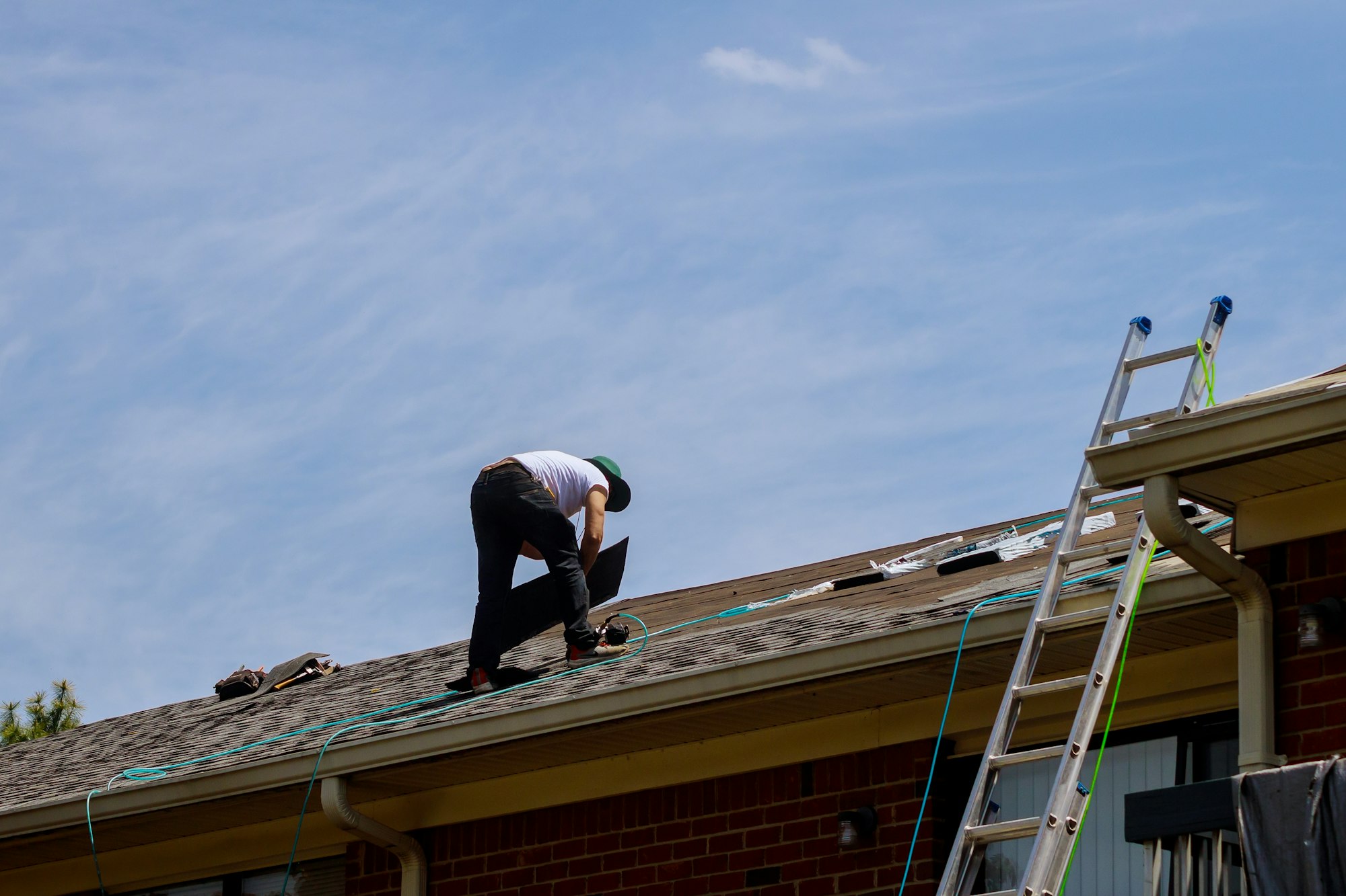 b2b-live: The Risks of DIY Shingle Replacement