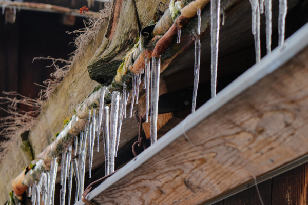 How to Prevent Gutter Freezing in Winter