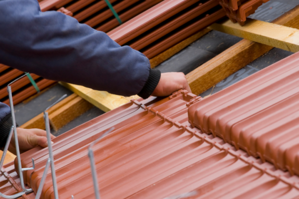 Why Choosing a Roofing Company That Works With Insurance Providers Can Save You Money and Stress