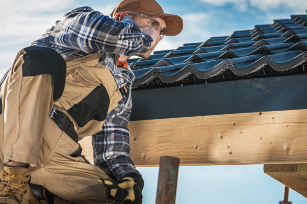 Top 5 Advantages of Hiring Local Commercial Roofers